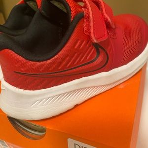 Toddler Nike Star Runner sneakers